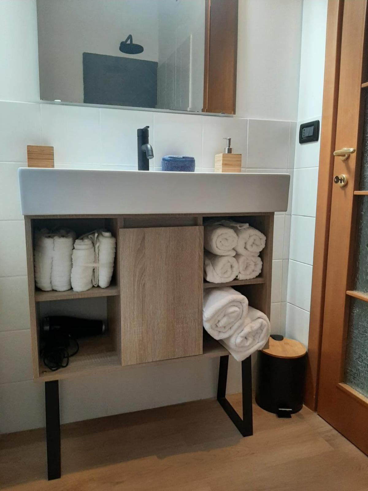 Mami Home Кормано Екстериор снимка